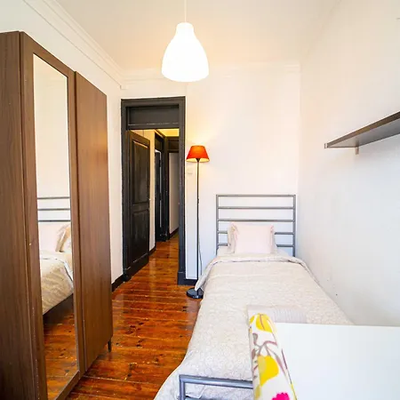 Very Well Located Homestay Lisbon